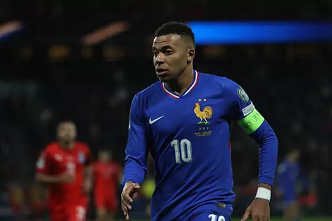 "يعاني من إصابة في الكاحل".. منتخب فرنسا يعلن استبعاد مبابي وعودته إلى ريال مدريد